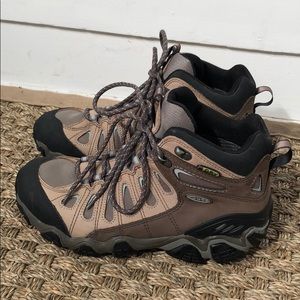 Oboz mid sawtooth hiking boots